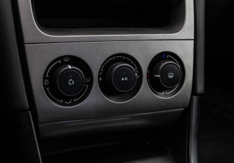 Подержанный автомобиль Peugeot 308 Hatchback 2010 года (13 фото)