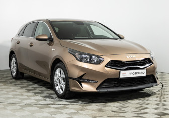 Подержанный автомобиль Kia Ceed Hatchback 2022 года (3 фото)