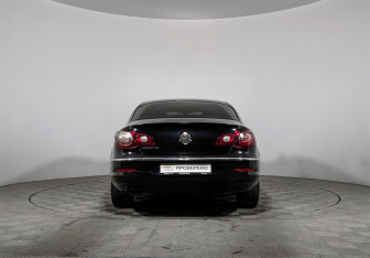 Подержанный автомобиль Volkswagen Passat CC 2011 года (6 фото)