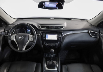 Подержанный автомобиль Nissan X-Trail 2016 года (10 фото)