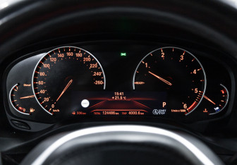 Подержанный автомобиль BMW X3 2019 года (12 фото)