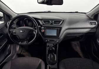 Подержанный автомобиль Kia Rio Sedan 2016 года (15 фото)