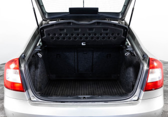 Подержанный автомобиль Skoda Octavia Liftback 2012 года (17 фото)