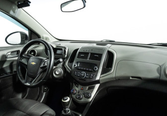 Подержанный автомобиль Chevrolet Aveo Sedan 2012 года (9 фото)