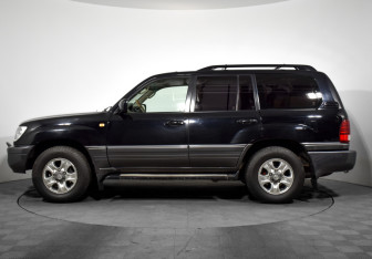 Подержанный автомобиль Lexus LX 2007 года (8 фото)