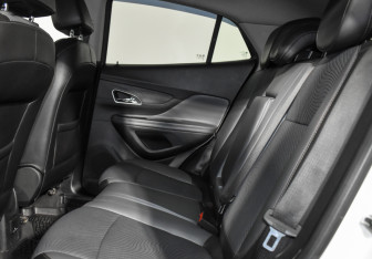 Подержанный автомобиль Opel Mokka 2013 года (12 фото)