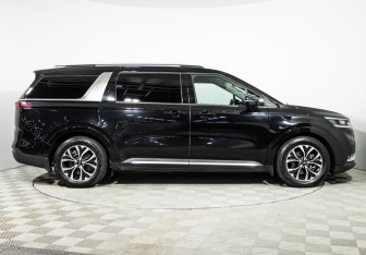Подержанный автомобиль Kia Carnival 2022 года (4 фото)