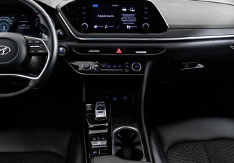 Подержанный автомобиль Hyundai Sonata 2020 года (13 фото)