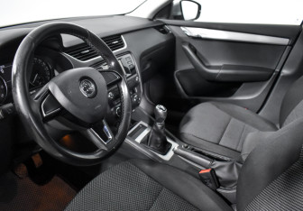 Подержанный автомобиль Skoda Octavia Liftback 2016 года (9 фото)
