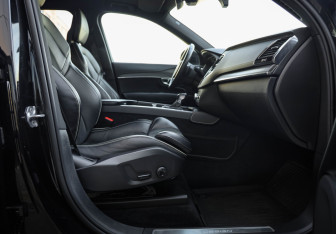 Подержанный автомобиль Volvo XC90 2020 года (26 фото)