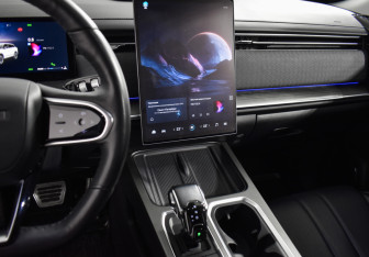 Подержанный автомобиль Jaecoo J7 2024 года (18 фото)