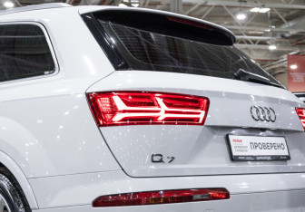 Подержанный автомобиль Audi Q7 2018 года (11 фото)