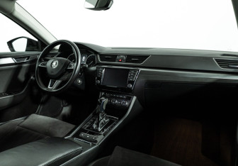 Подержанный автомобиль Skoda Superb Liftback 2017 года (9 фото)