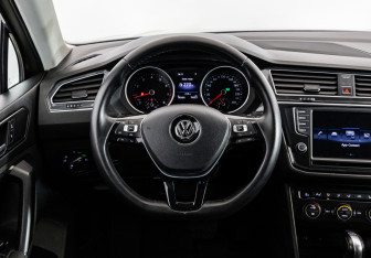 Подержанный автомобиль Volkswagen Tiguan 2017 года (12 фото)
