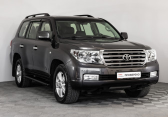 Подержанный автомобиль Toyota Land Cruiser Suv 2008 года (3 фото)