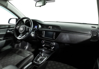 Подержанный автомобиль Kia Rio Hatchback 2018 года (9 фото)