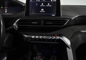 Подержанный автомобиль Peugeot 5008 Suv 2019 года (17 фото)