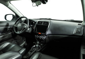 Подержанный автомобиль Mitsubishi ASX 2014 года (9 фото)