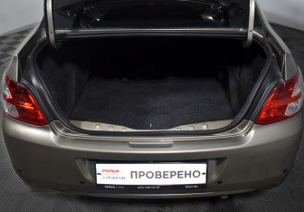 Подержанный автомобиль Peugeot 301 2013 года (18 фото)