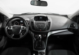 Подержанный автомобиль Ford Kuga 2014 года (10 фото)