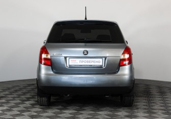 Подержанный автомобиль Skoda Fabia Hatchback 2013 года (6 фото)
