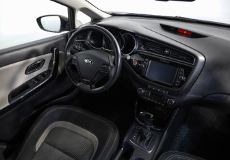 Подержанный автомобиль Kia Ceed Wagon 2017 года (8 фото)