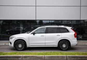 Подержанный автомобиль Volvo XC90 2019 года (9 фото)