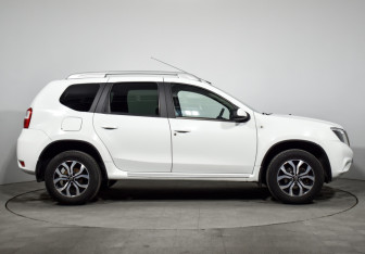 Подержанный автомобиль Nissan Terrano 2017 года (4 фото)