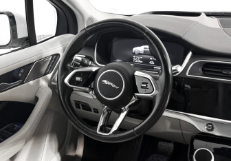 Подержанный автомобиль Jaguar I-Pace 2019 года (17 фото)
