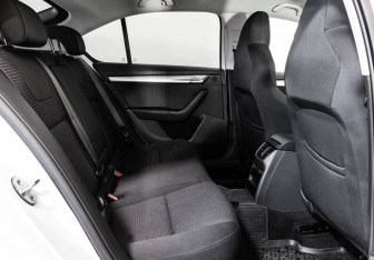 Подержанный автомобиль Skoda Octavia Liftback 2014 года (17 фото)