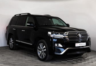 Подержанный автомобиль Toyota Land Cruiser Suv 2016 года (3 фото)