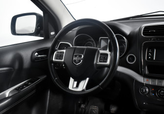 Подержанный автомобиль Dodge Journey 2011 года (15 фото)