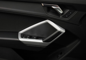 Подержанный автомобиль Audi Q3 2020 года (26 фото)