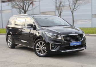 Подержанный автомобиль Kia Carnival 2019 года (6 фото)