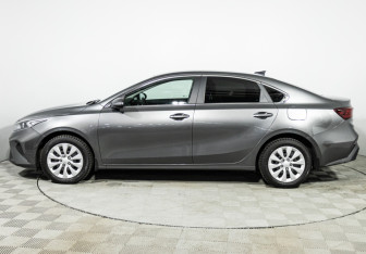 Подержанный автомобиль Kia Cerato Sedan 2021 года (8 фото)
