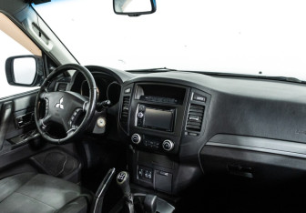 Подержанный автомобиль Mitsubishi Pajero 2008 года (9 фото)