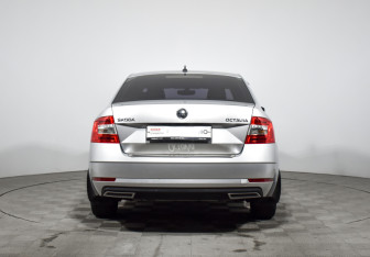 Подержанный автомобиль Skoda Octavia Liftback 2019 года (6 фото)