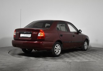 Подержанный автомобиль Hyundai Accent Sedan 2003 года (5 фото)