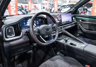 Подержанный автомобиль Geely Monjaro 2026 года (16 фото)