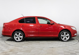 Подержанный автомобиль Skoda Octavia Liftback 2011 года (4 фото)