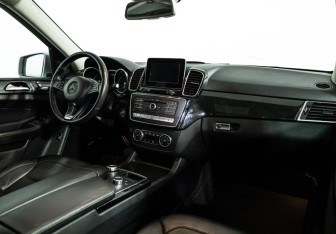 Подержанный автомобиль Mercedes-Benz GLE 2016 года (9 фото)