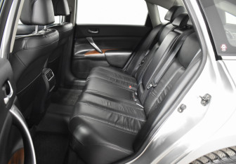 Подержанный автомобиль Nissan Teana 2010 года (11 фото)