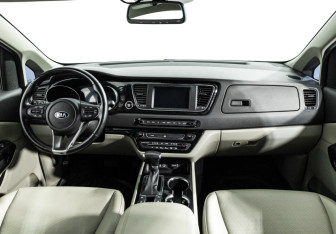 Подержанный автомобиль Kia Carnival 2019 года (13 фото)