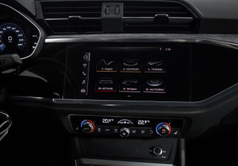 Подержанный автомобиль Audi Q3 2020 года (17 фото)