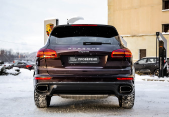 Подержанный автомобиль Porsche Cayenne 2015 года (8 фото)