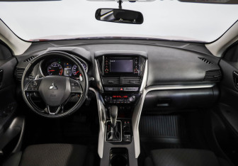 Подержанный автомобиль Mitsubishi Eclipse Cross 2021 года (10 фото)