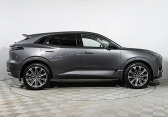 Подержанный автомобиль Changan UNI-K 2021 года (4 фото)