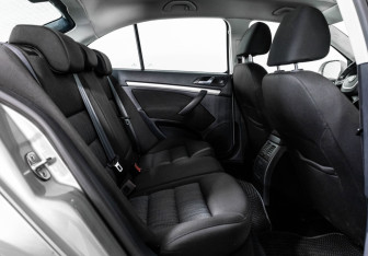 Подержанный автомобиль Skoda Octavia Liftback 2012 года (16 фото)