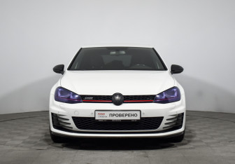 Подержанный автомобиль Volkswagen Golf GTI Hatchback 2015 года (2 фото)