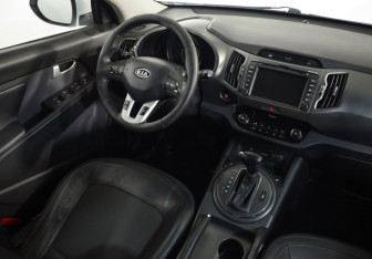 Подержанный автомобиль Kia Sportage 2011 года (8 фото)